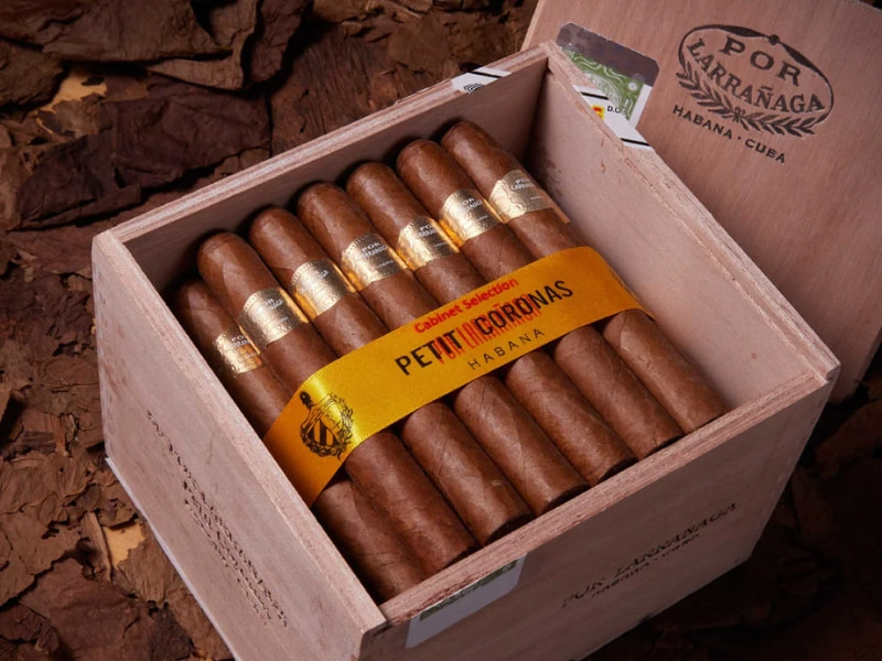 Đánh giá hình thức xì gà Por Larranaga Petit Coronas 50 điếu